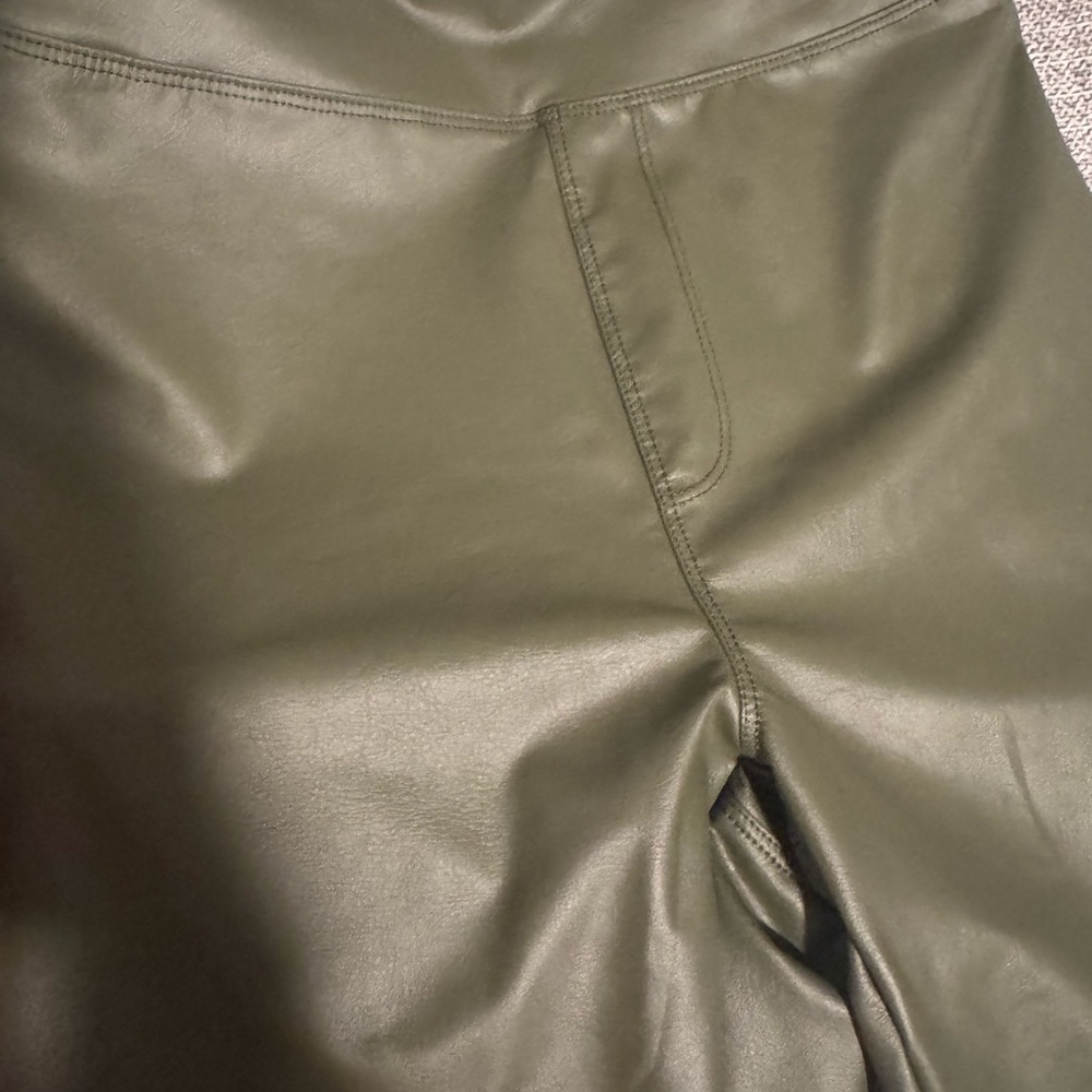 🆕 Aerie Real Luxe Olive Leggings